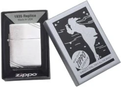 Zippo 1935 Replica Brushed Chrome W/Slashes Lighter -EventyrGrej Salgsbutik 72600065 2